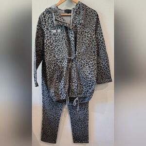 Flora Ashley Grey animal print 2 piece set (pants & jacket)
